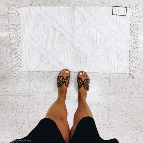 Threshold Diamond Embossed Tasseled Woven Bath Rug White 20 x 36” - Picture 5 of 6